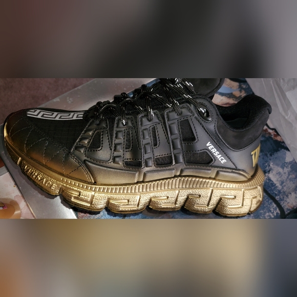2024 BRAND NEW VERSACE Trigreca Tessuti Black and Gold Sneakers SZ 42 main image 3